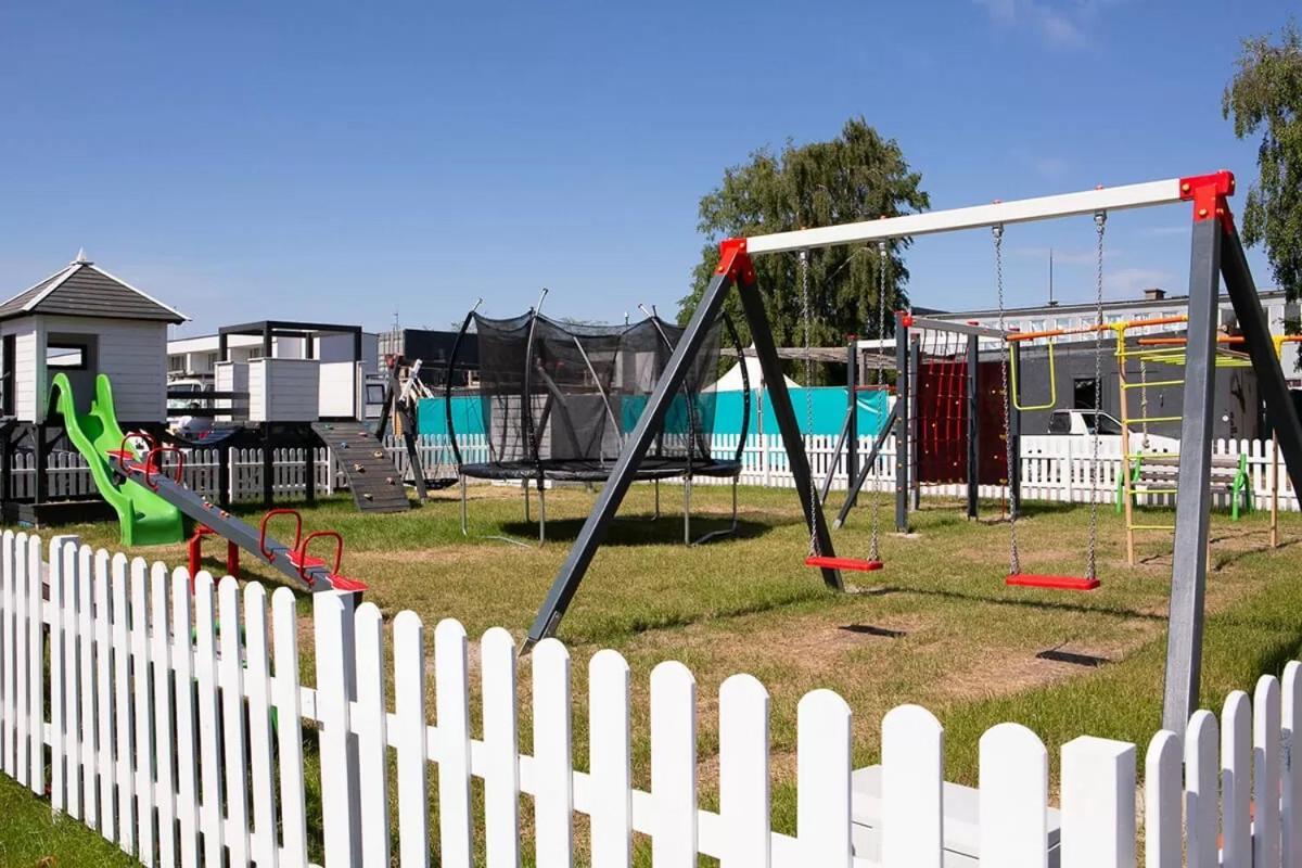 ホテル Przyczepa Coco Camp Z Klimatyzacja W Molo Surf ヤスタルニャ エクステリア 写真