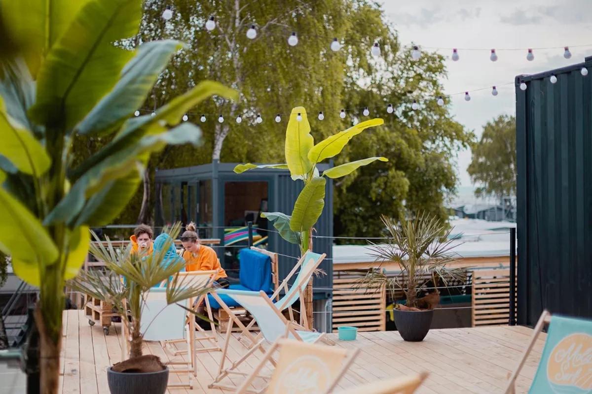 ホテル Przyczepa Coco Camp Z Klimatyzacja W Molo Surf ヤスタルニャ エクステリア 写真