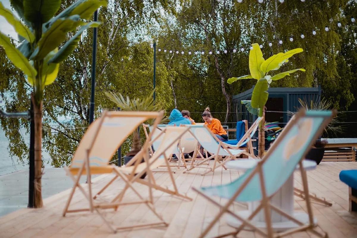 ホテル Przyczepa Coco Camp Z Klimatyzacja W Molo Surf ヤスタルニャ エクステリア 写真